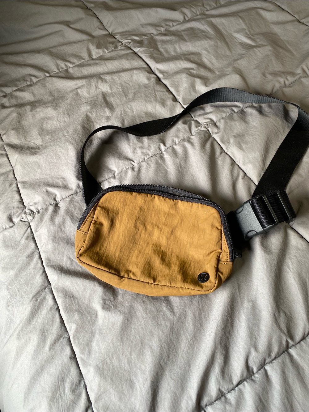 Lululemon everywhere belt bag